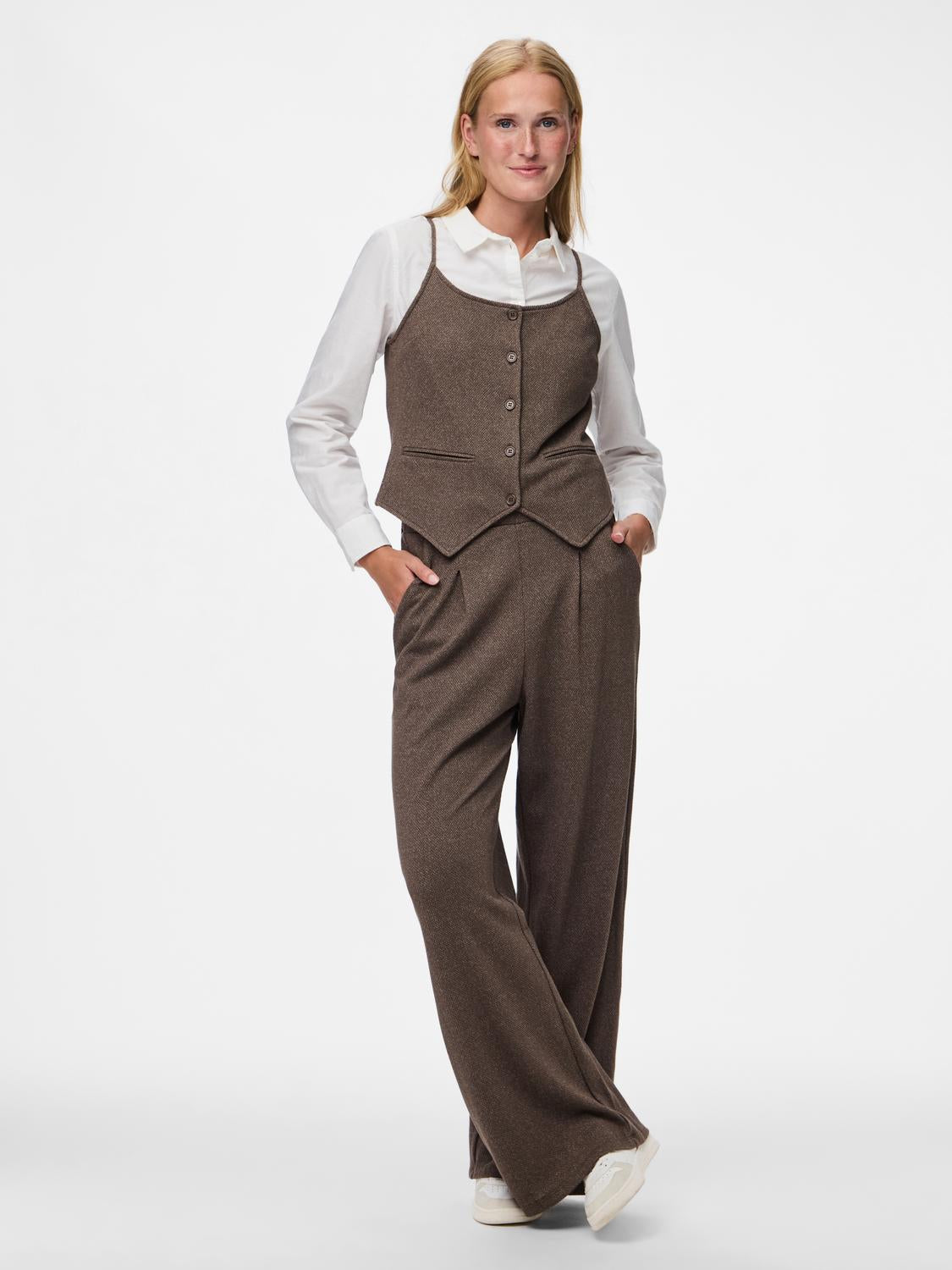 model_shot-front_full